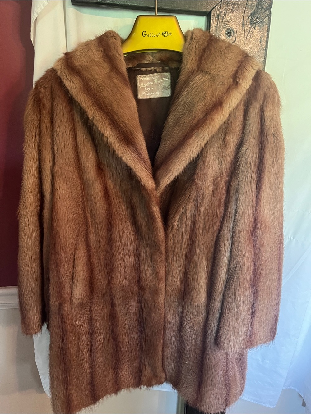 Luxurious Women's Muskrat Fur Coat - Brown - Picture 12 of 15